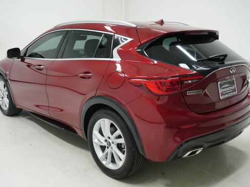 Used 2017 INFINITI QX30 Premium w/ Navigation Package image 6