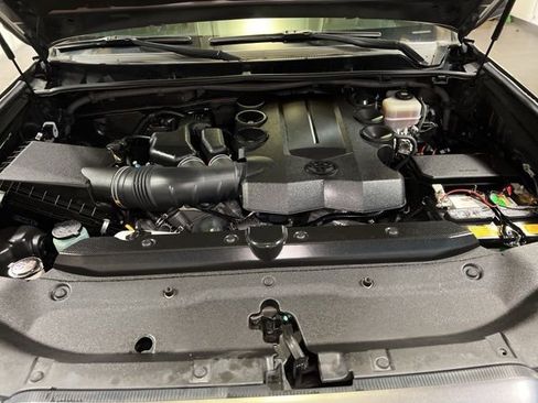 Used 2018 Toyota 4Runner SR5 image 18