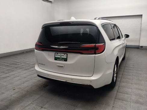 Used 2021 Chrysler Pacifica Touring-L FWD image 9