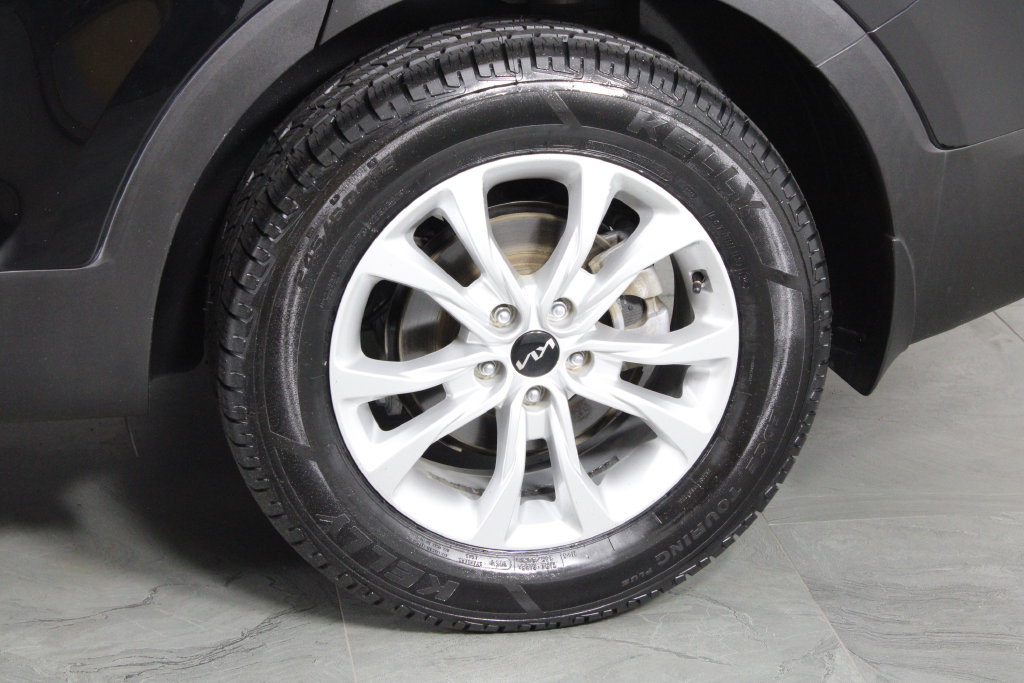 Used 2022 Kia Telluride LX FWD image 14