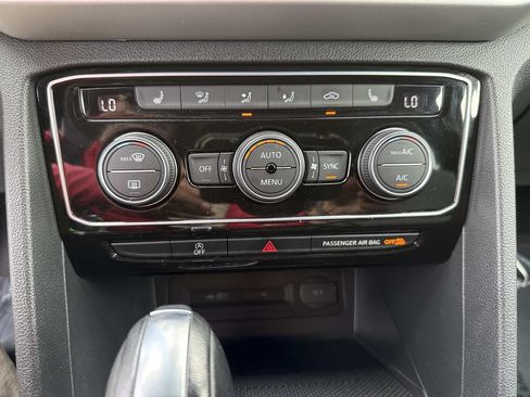 Used 2022 Volkswagen Atlas Cross Sport SE FWD image 31