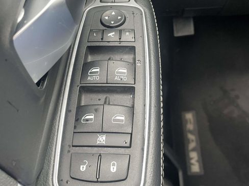 Used 2024 RAM 2500 Big Horn w/ Sport Appearance Package image 30