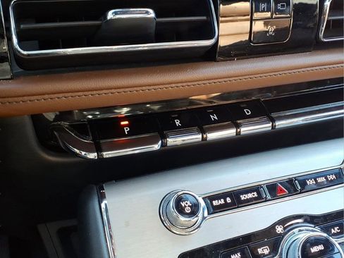 Used 2023 Lincoln Aviator Reserve w/ Equipment Group 201A image 11