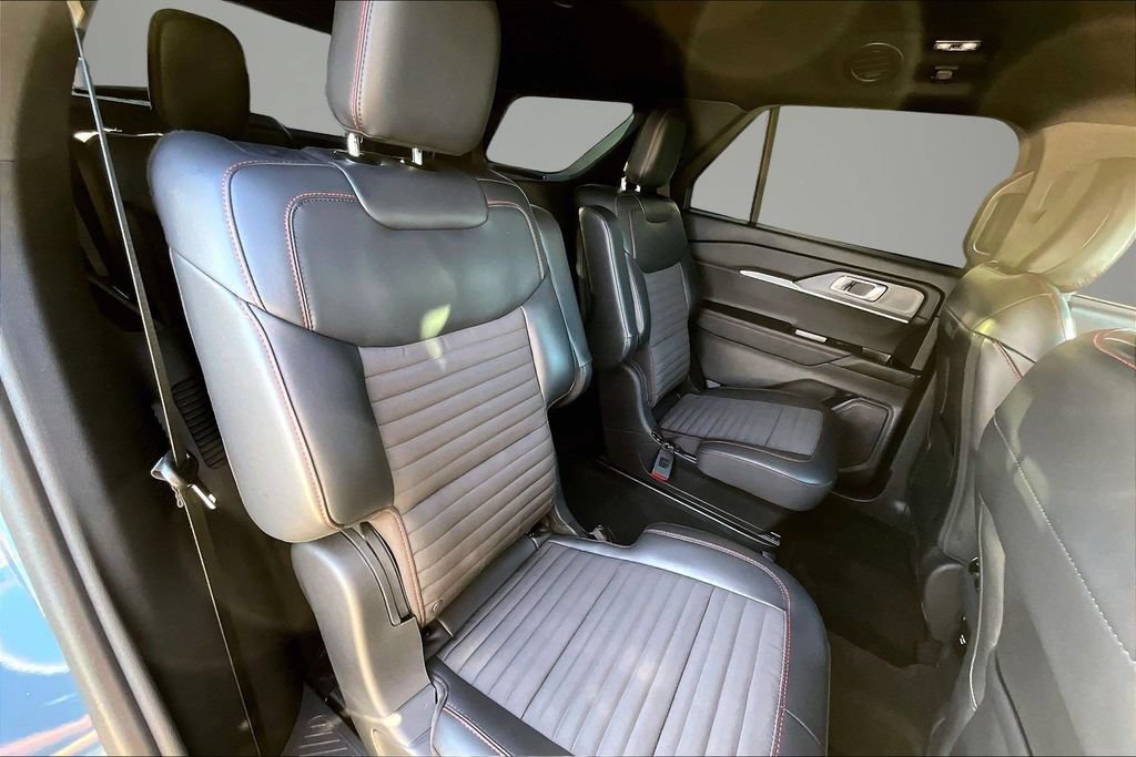 Used 2025 Ford Explorer ST-Line w/ Premium Package RWD image 23