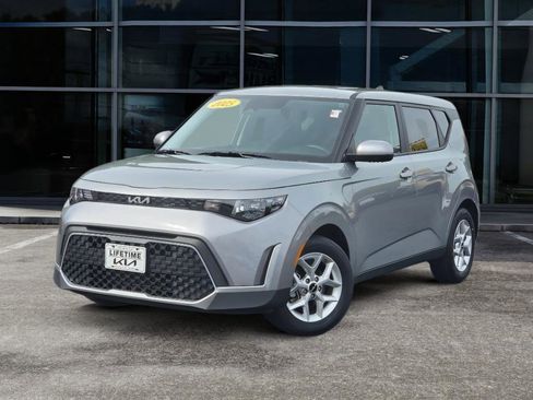 Used 2025 Kia Soul LX w/ LX Technology Package FWD image 1