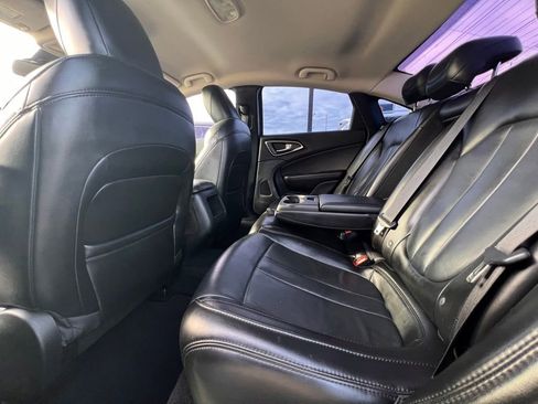 Used 2017 Chrysler 200 Limited Platinum FWD image 18