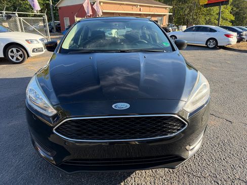 Used 2018 Ford Focus SE image 2