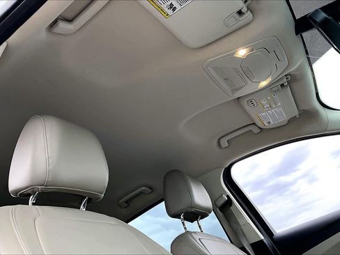 Used 2017 Ford Escape Titanium image 13