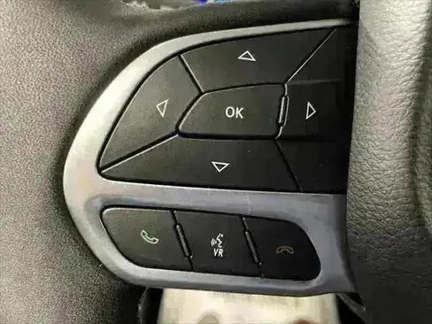 New 2023 Chrysler Pacifica Touring-L w/ S Appearance Package image 18