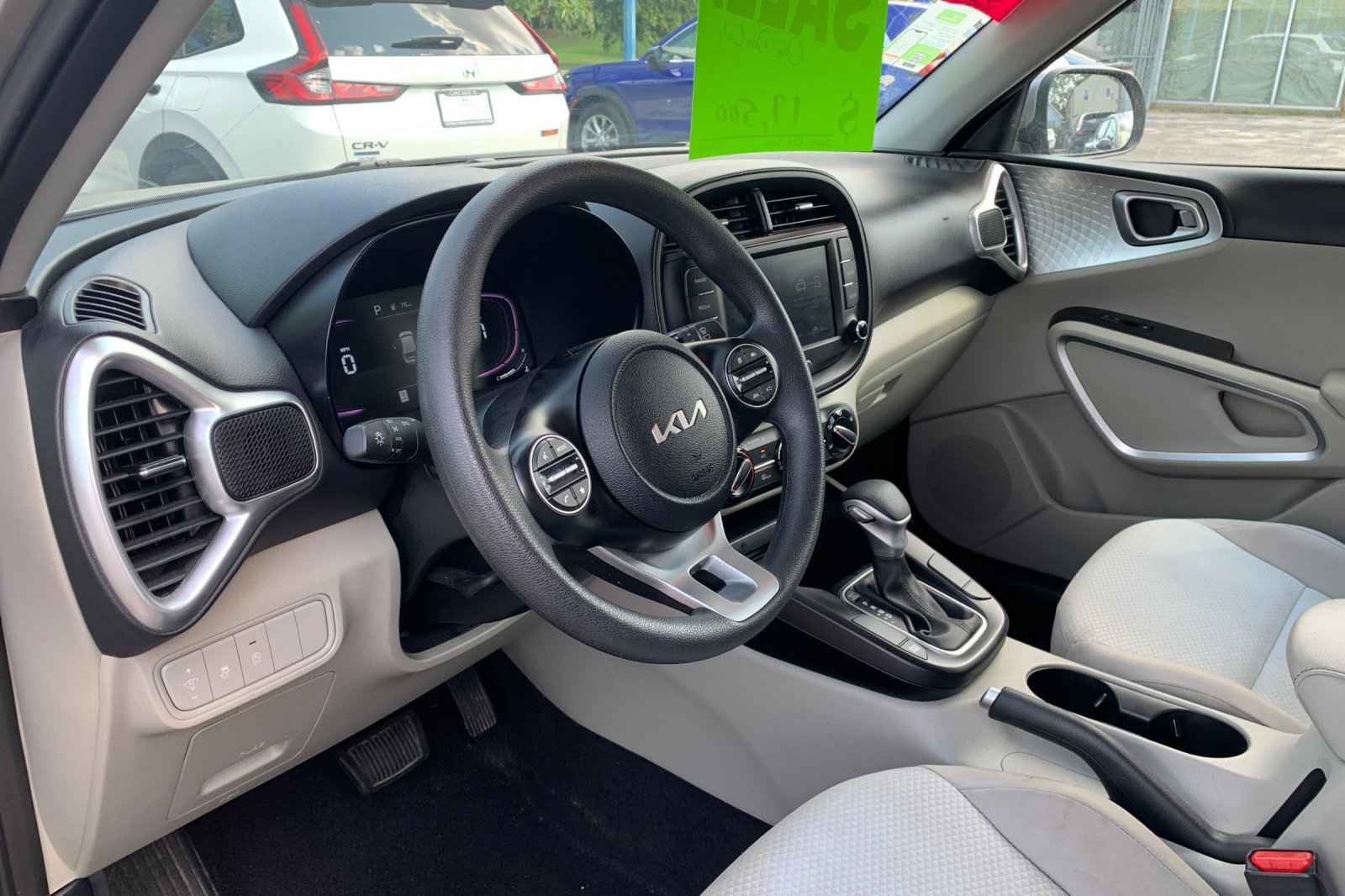 Used 2025 Kia Soul LX w/ LX Technology Package FWD image 10