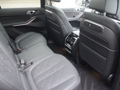 Used 2025 BMW X7 xDrive40i AWD/4WD image 15
