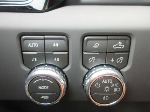 New 2026 GMC Sierra 2500 AT4 w/ AT4 Premium Plus Package AWD/4WD image 17