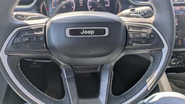 Used 2023 Jeep Grand Cherokee L Limited AWD/4WD image 7