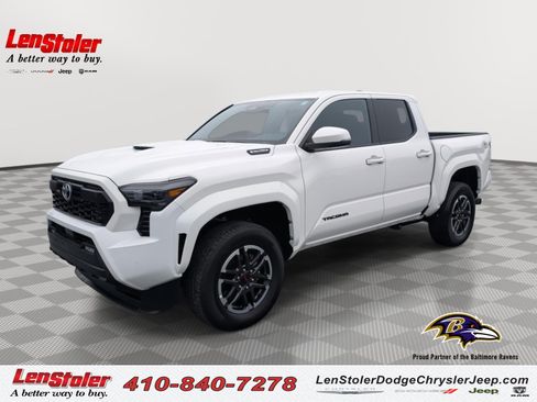 Used 2025 Toyota Tacoma TRD Sport w/ TRD Sport Upgrade Package image 1