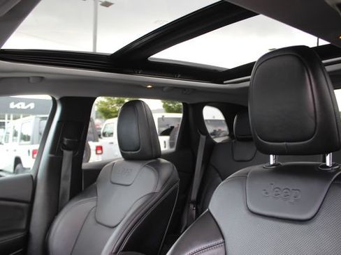 Used 2022 Jeep Cherokee Limited AWD/4WD image 22