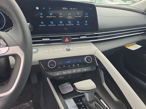 New 2026 Hyundai Elantra Limited FWD image 29