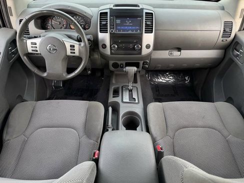 Used 2019 Nissan Frontier SV image 11