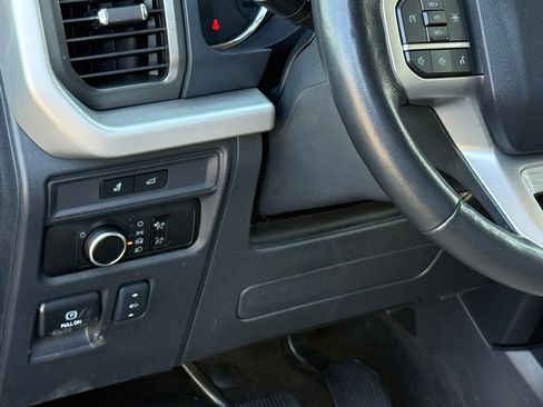 Used 2024 Ford Expedition Max XLT image 17