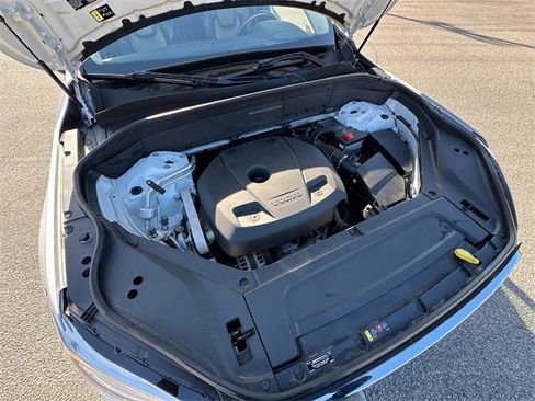 Used 2021 Volvo XC90 T6 Momentum w/ Climate Package image 33