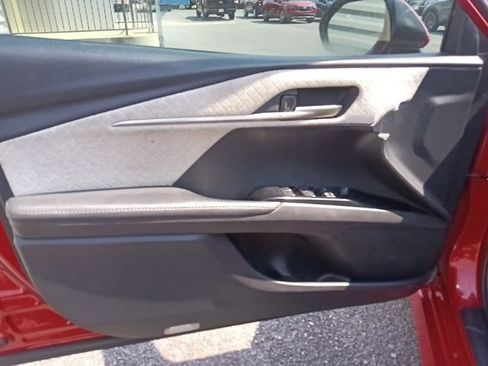 Used 2025 Toyota Camry XLE FWD image 11