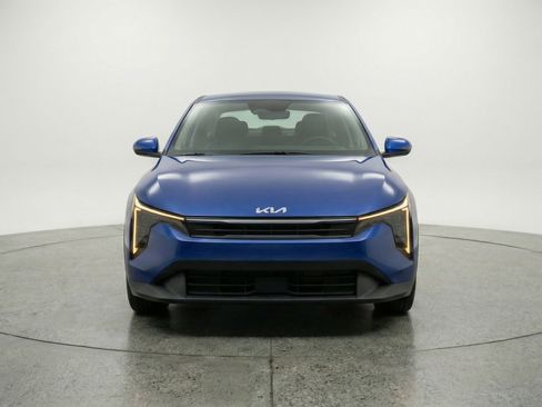 Used 2025 Kia K4 FWD image 2