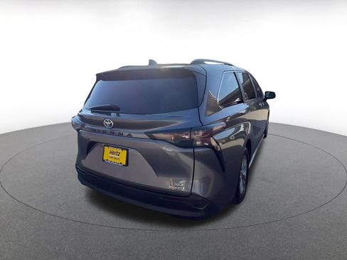 Used 2024 Toyota Sienna XLE FWD image 12