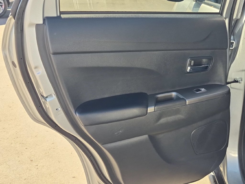 Used 2025 Mitsubishi Outlander Sport SE AWD/4WD image 27