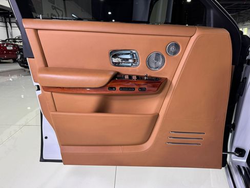 Used 2018 Rolls-Royce Phantom Extended Wheelbase image 39