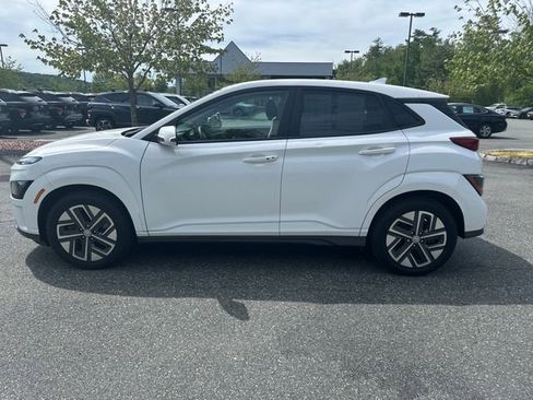 Certified 2023 Hyundai Kona SE FWD image 2