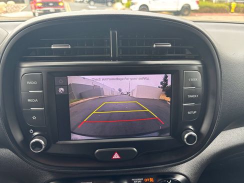 Used 2025 Kia Soul LX w/ LX Technology Package FWD image 22