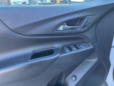 Used 2021 Chevrolet Equinox LT image 11