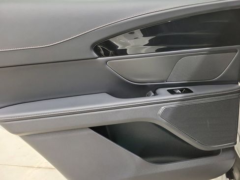 Used 2024 Lincoln Nautilus Premier w/ Jet Appearance Package image 15