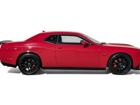Used 2015 Dodge Challenger SRT w/ Technology Group image 6