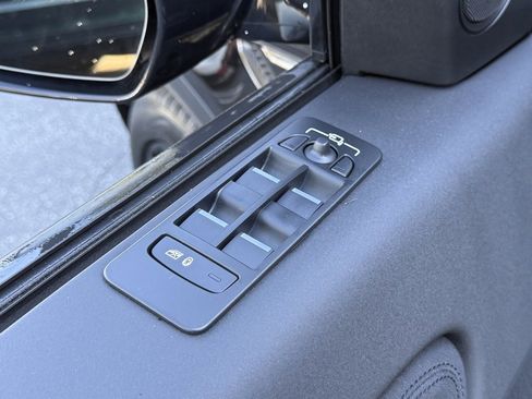 Used 2023 Land Rover Discovery Sport SE image 14