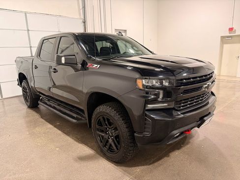 Used 2020 Chevrolet Silverado 1500 LT Trail Boss w/ Midnight Edition image 3
