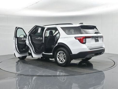 New 2026 Ford Explorer Active RWD image 32