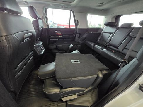 Used 2025 Ford Expedition Platinum w/ Driver's Package image 21