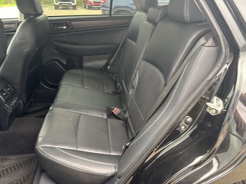 Used 2019 Subaru Outback 2.5i Limited AWD/4WD image 11
