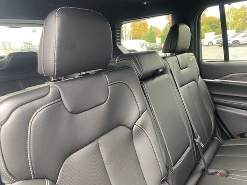 New 2025 Jeep Grand Cherokee L Limited w/ Luxury Tech Group II AWD/4WD image 34