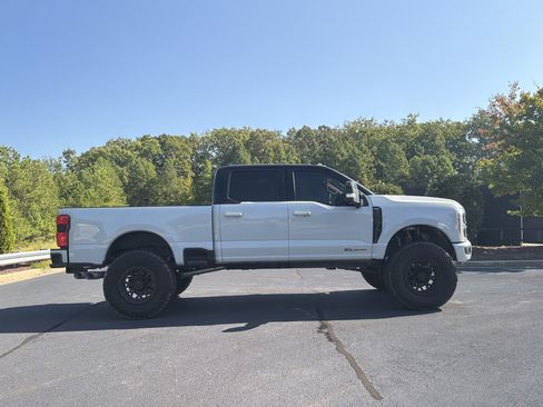 Used 2025 Ford F250 Lariat w/ Black Appearance Package AWD/4WD image 5