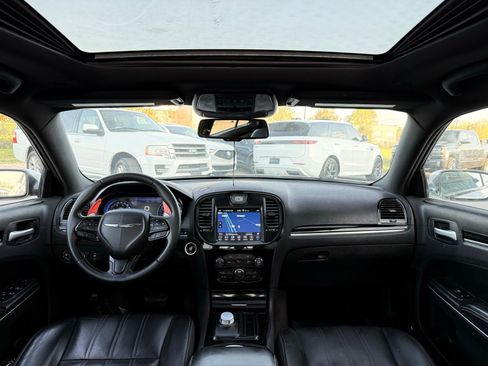 Used 2018 Chrysler 300 S w/ 300S Premium Group image 2