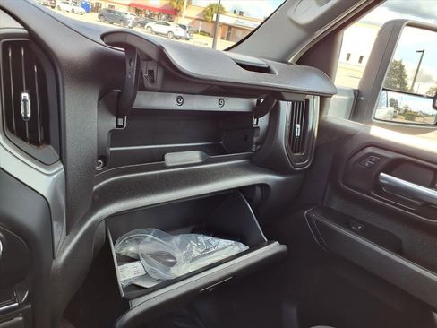 Used 2024 GMC Sierra 2500 Pro w/ Convenience Package image 30