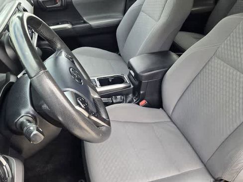 Used 2020 Toyota Tacoma SR5 w/ Technology Package AWD/4WD image 11