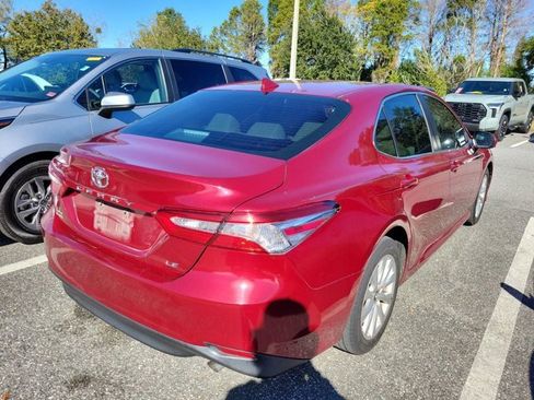 Used 2020 Toyota Camry LE image 4