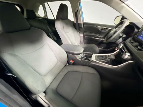 Used 2021 Toyota RAV4 LE FWD image 28