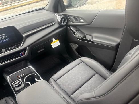 New 2026 Chevrolet Equinox LT w/ Convenience Package II FWD image 22