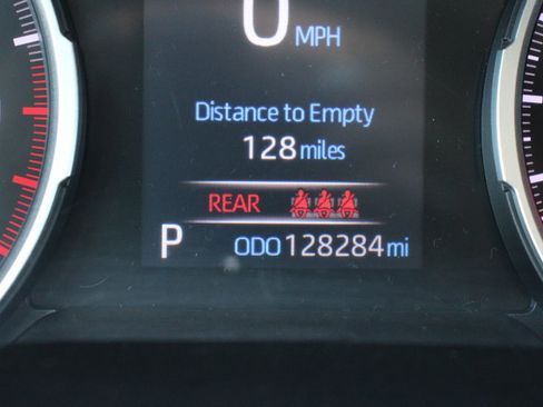 Used 2019 Toyota RAV4 XLE w/ Convenience Package FWD image 28