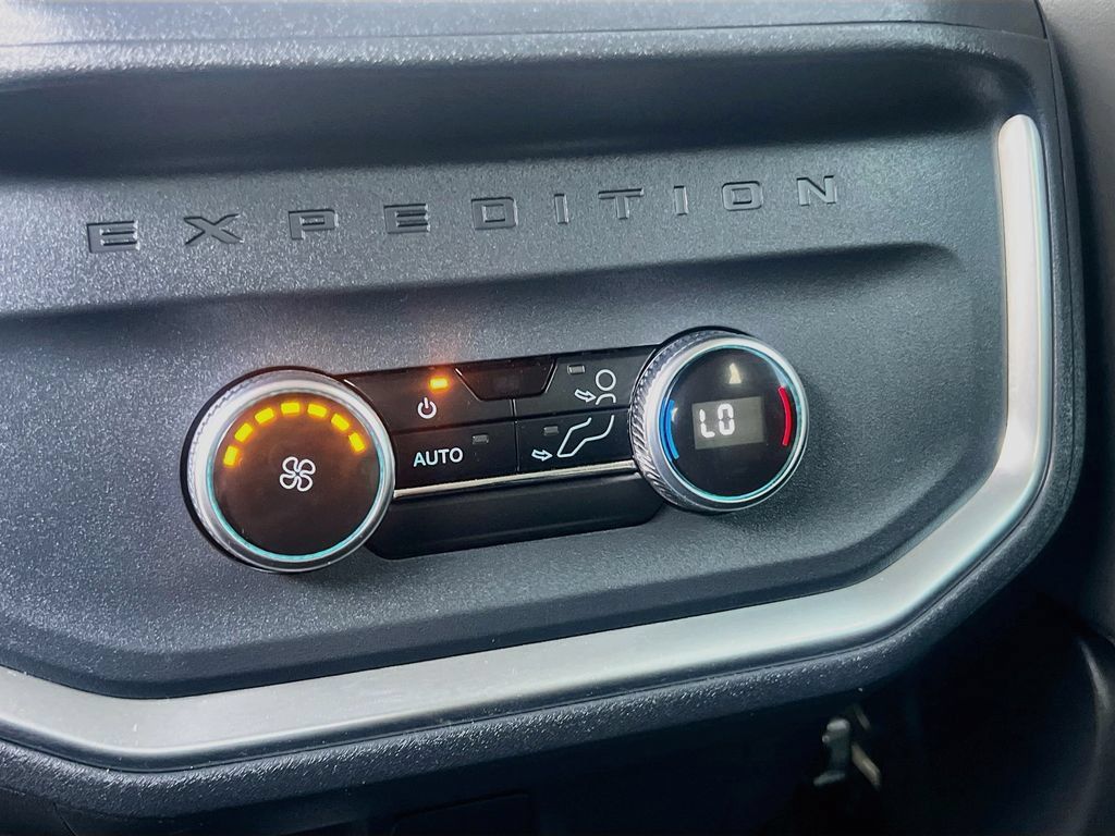 Used 2026 Ford Expedition Active RWD image 26