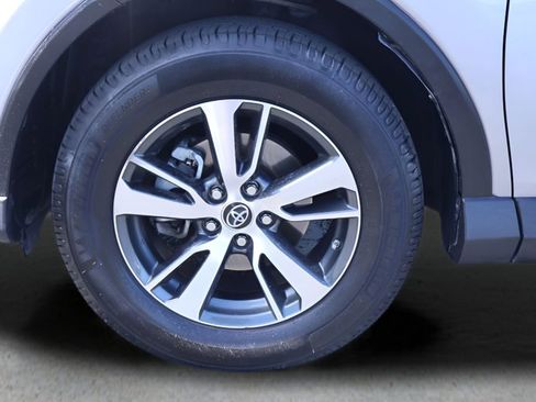 Certified 2018 Toyota RAV4 XLE AWD/4WD image 28
