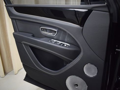 Certified 2023 Bentley Bentayga image 38